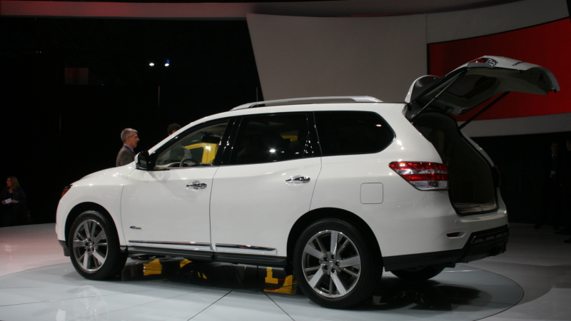Illustration for article titled 2014 Nissan Pathfinder Hybrid Kisses Ruggedness Goodbye Once And For All